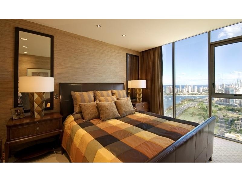 contemporary style bedroom