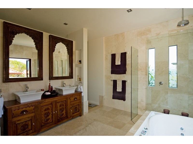 classic style bathroom