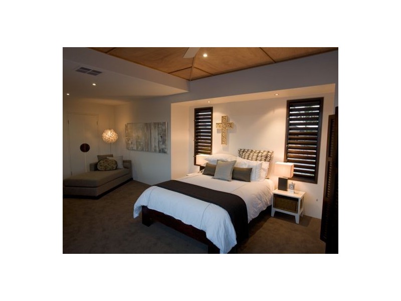 contemporary style bedroom