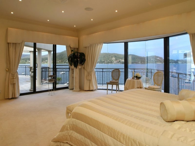 classic style bedroom