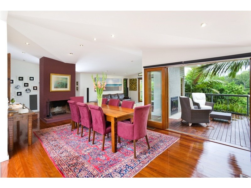 classic style dining room
