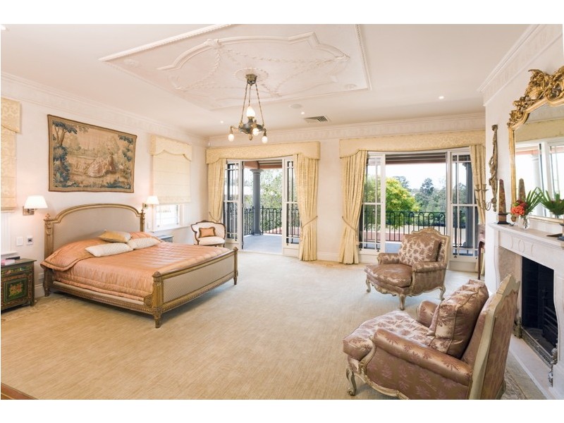 classic style bedroom