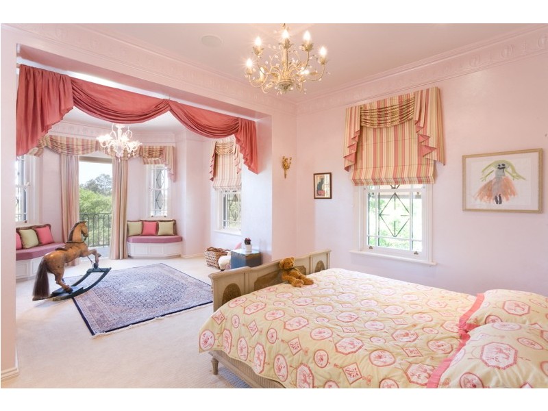 classic style bedroom