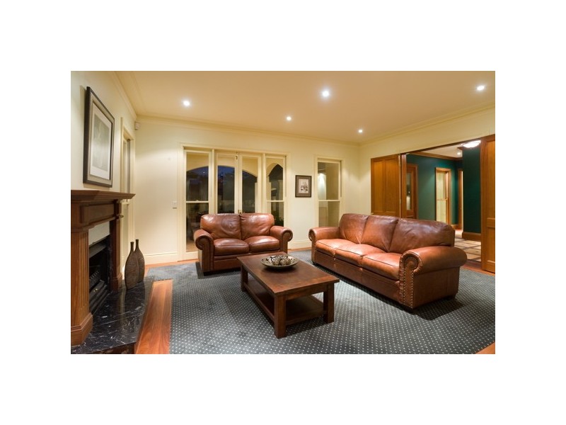 classic style living room