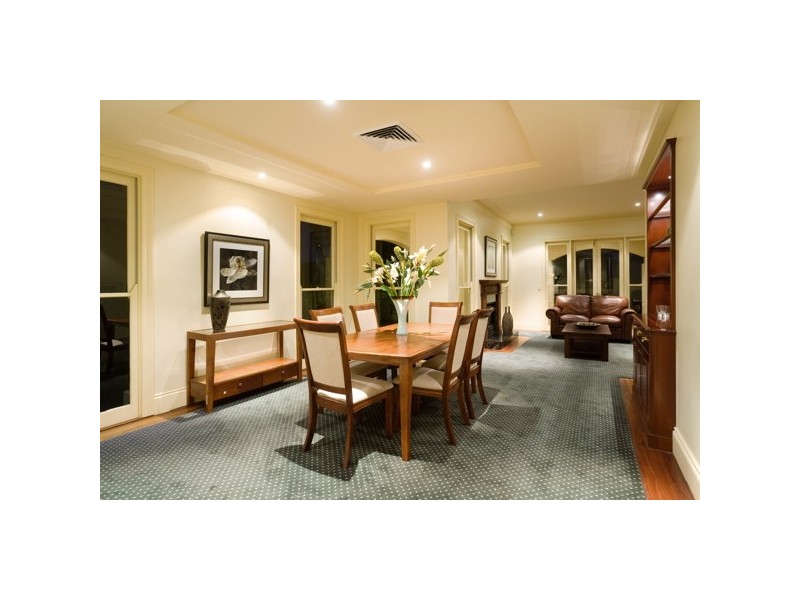 classic style dining room