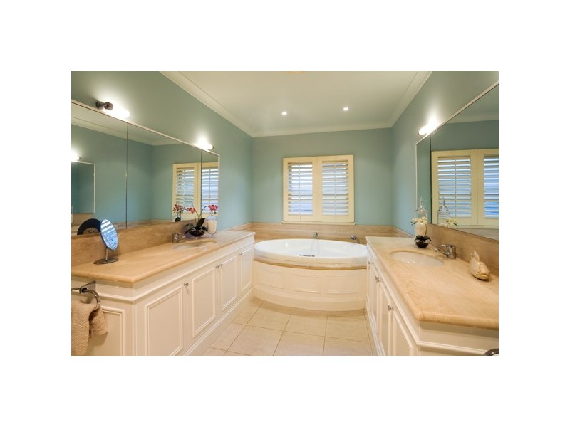 classic style bathroom