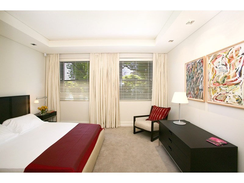 contemporary style bedroom