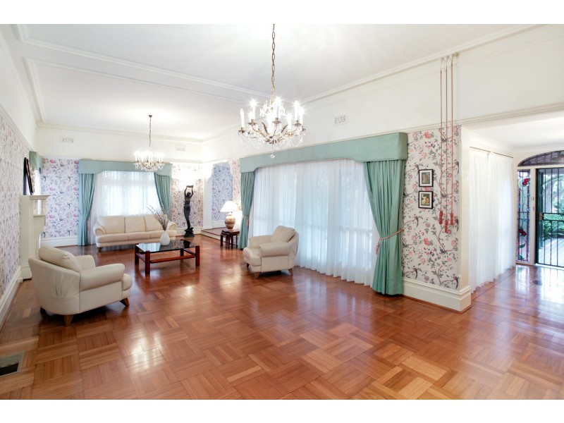 classic style living room