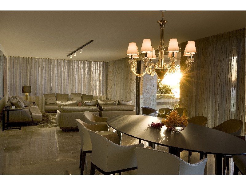 classic style dining room