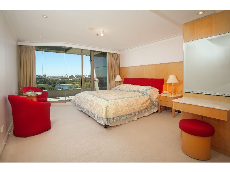 contemporary style bedroom