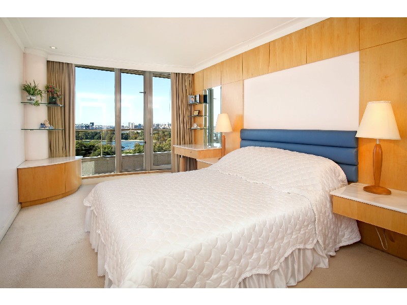 contemporary style bedroom