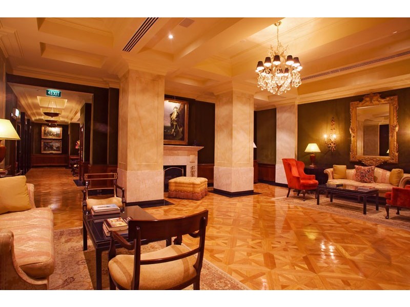 classic style dining room