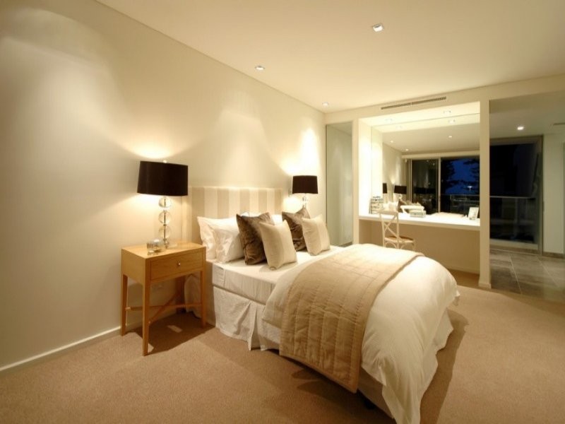 contemporary style bedroom