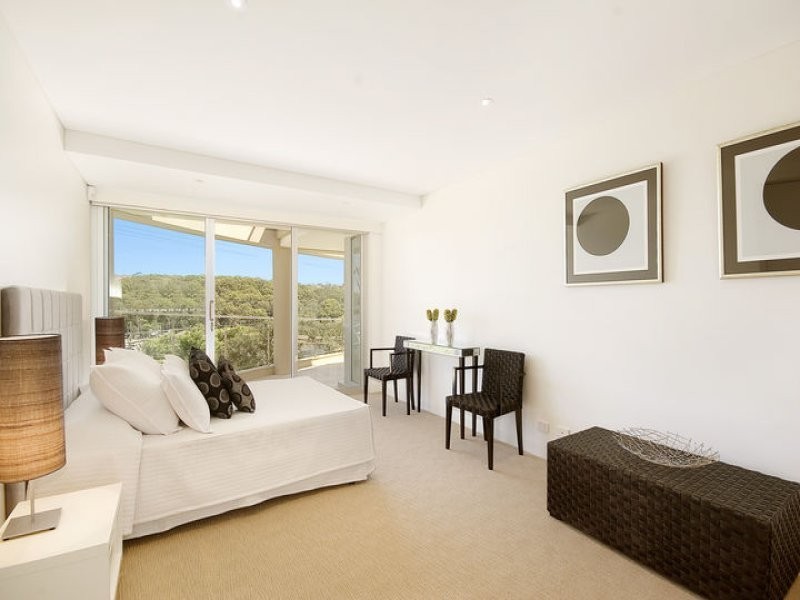 contemporary style bedroom