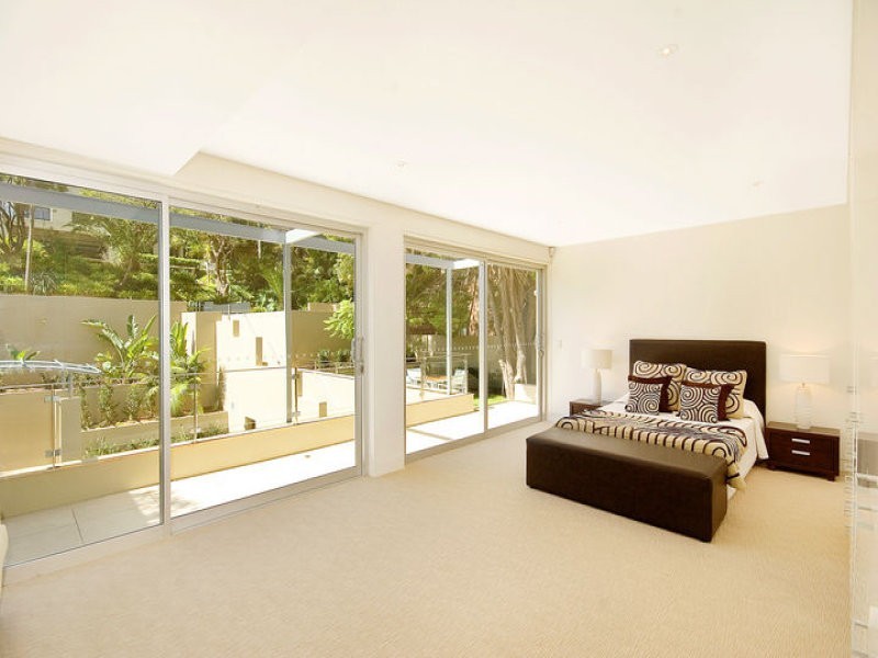 contemporary style bedroom