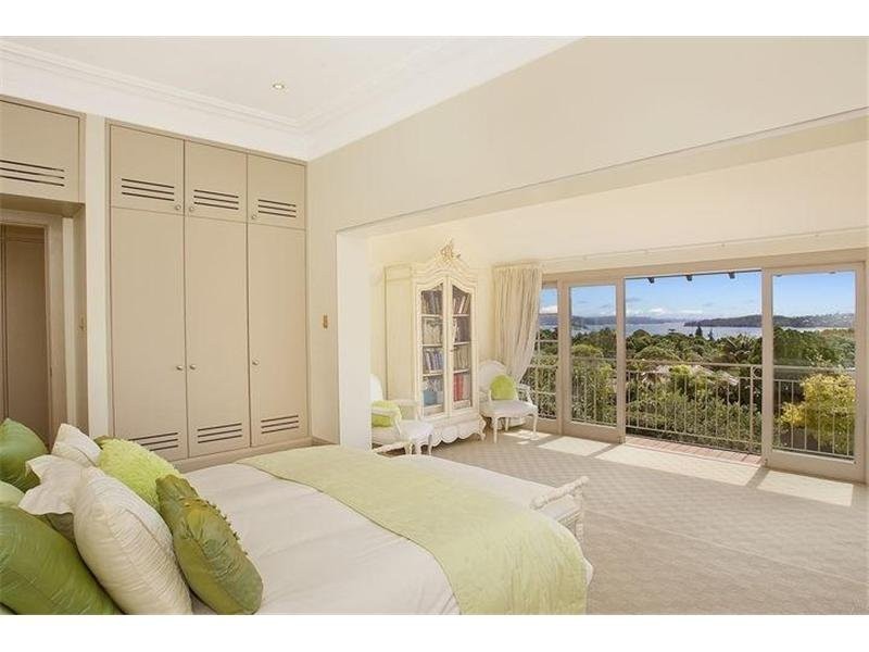 classic style bedroom