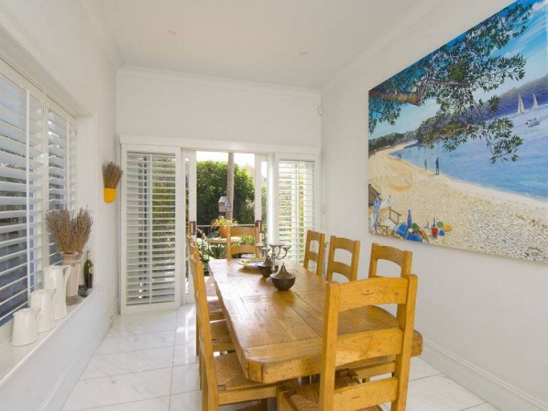beach style style dining room