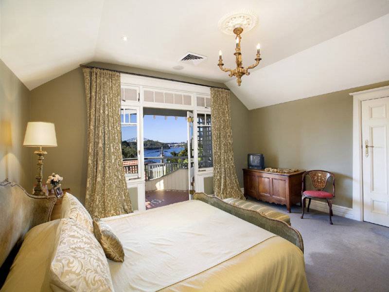 classic style bedroom