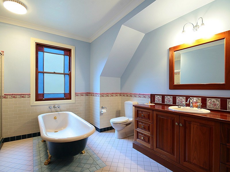 classic style bathroom