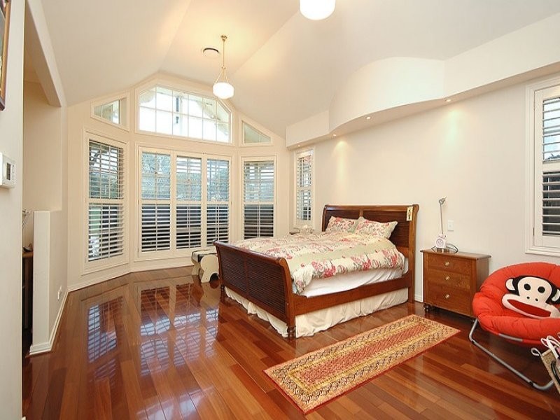 classic style bedroom