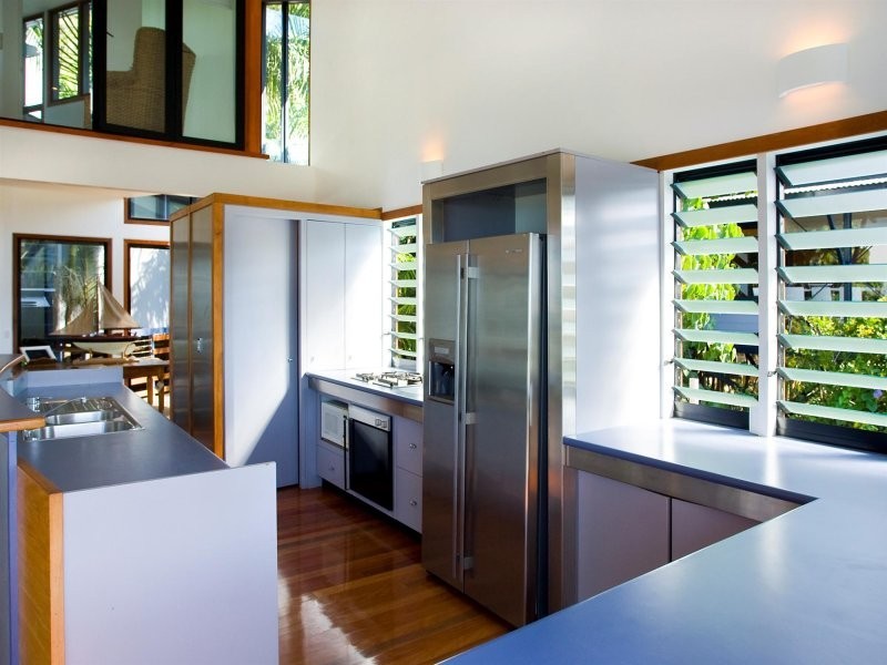 contemporary style bedroom