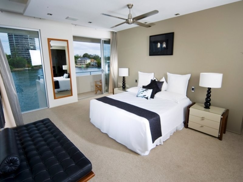 contemporary style bedroom