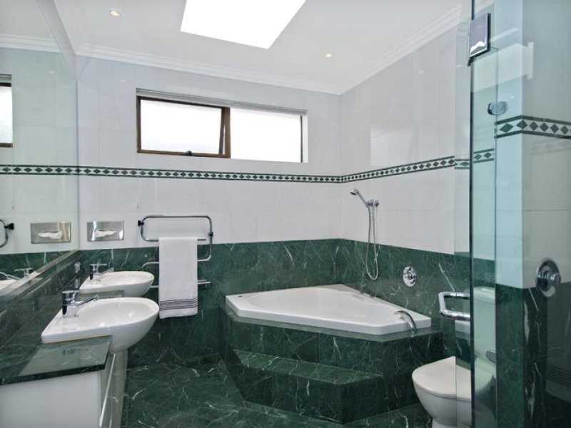 classic style bathroom