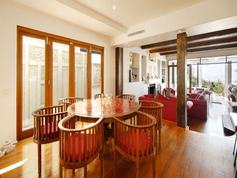 beach style style dining room