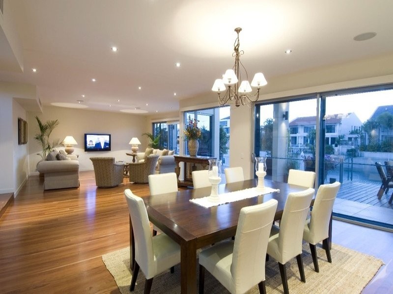 classic style dining room