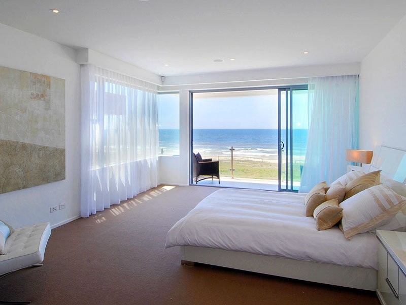 contemporary style bedroom