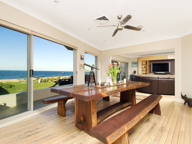 beach style style living room