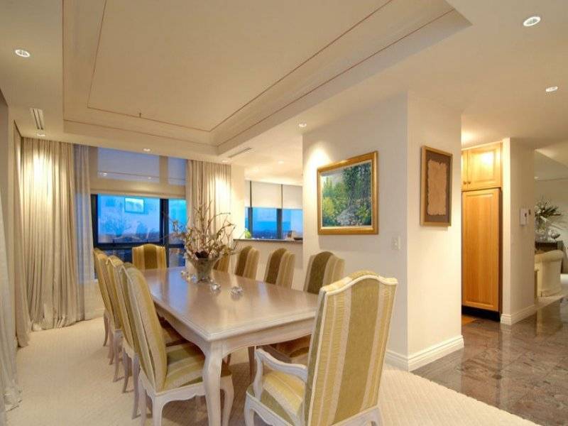 classic style dining room