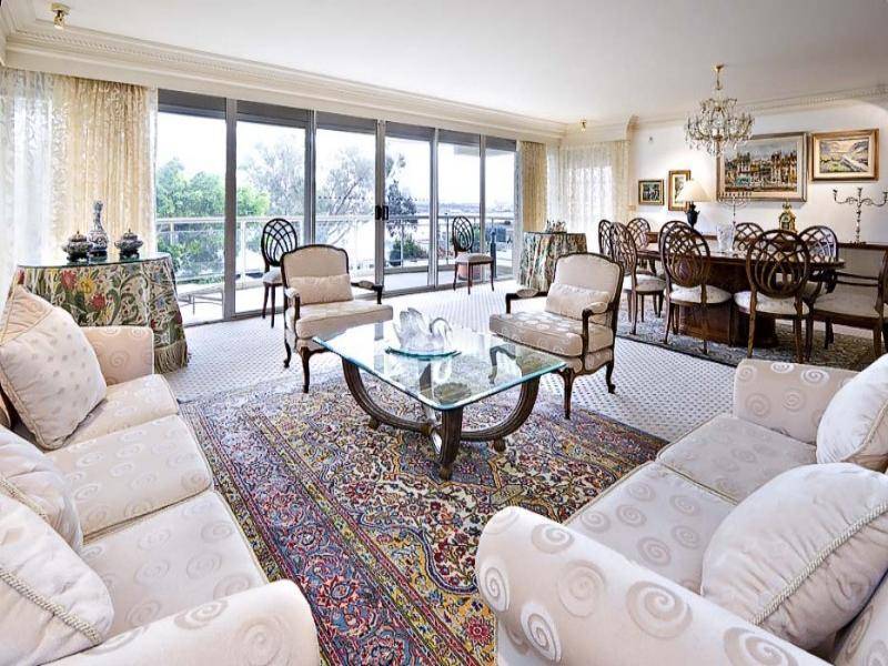 classic style bedroom