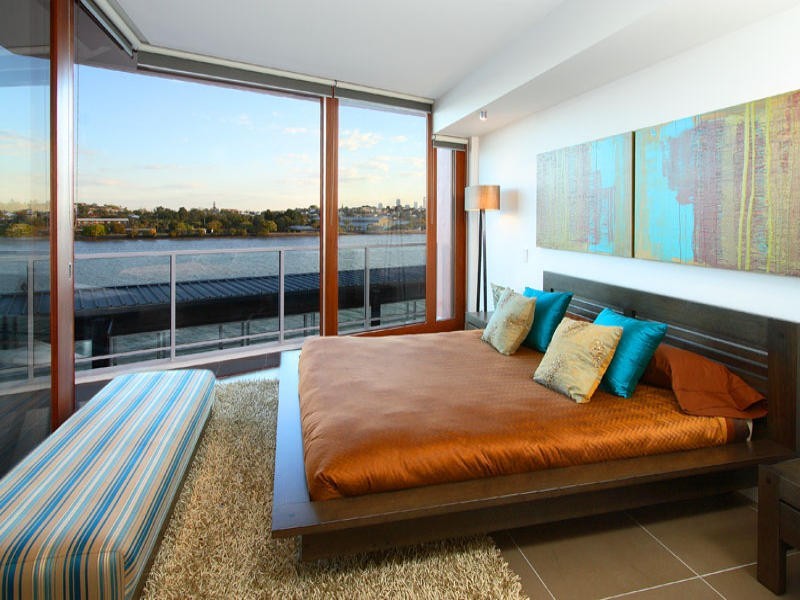 contemporary style bedroom