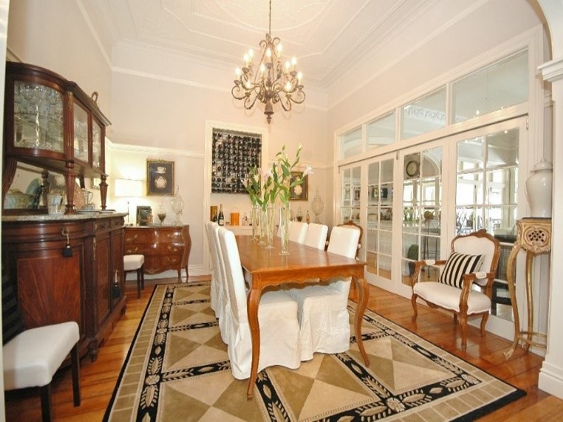 classic style dining room