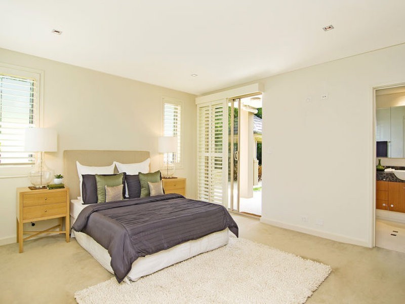 contemporary style bedroom