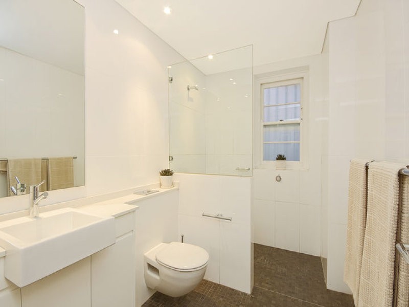 contemporary style bathroom