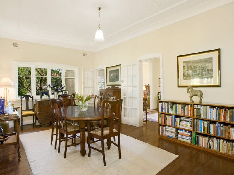 classic style dining room