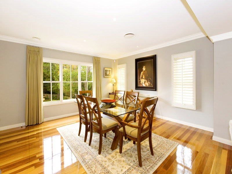 classic style dining room