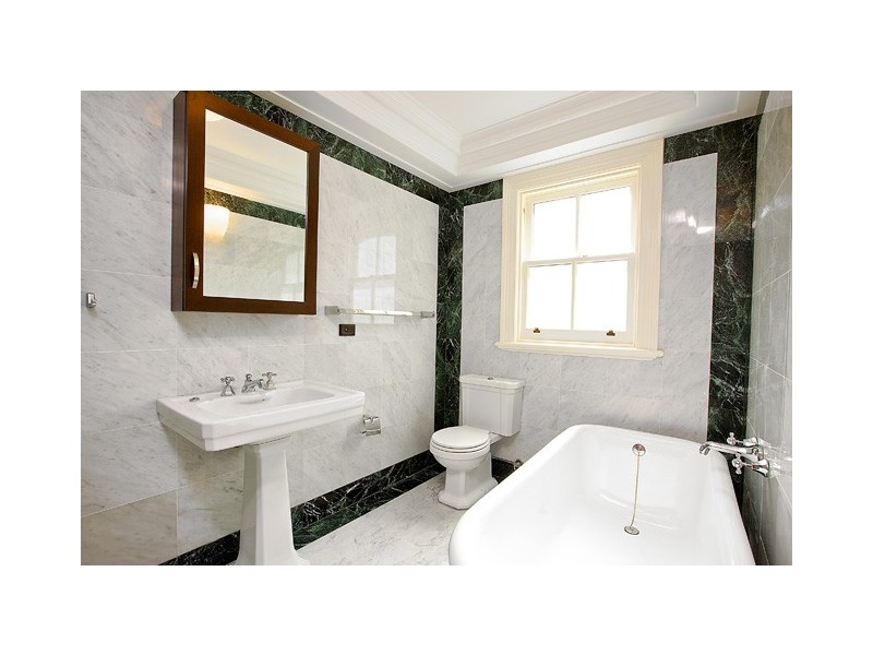 classic style bathroom