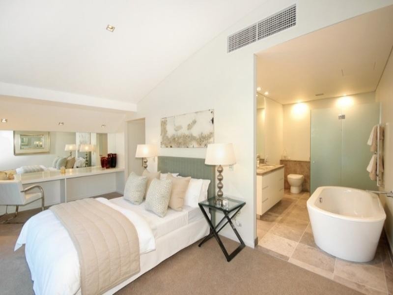 contemporary style bedroom