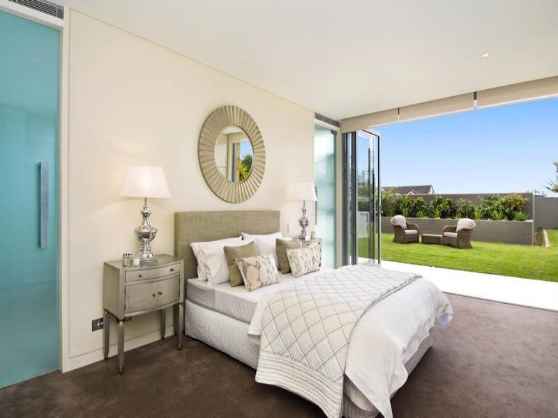 contemporary style bedroom