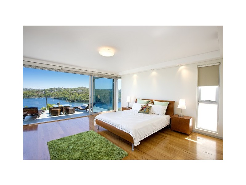 contemporary style bedroom