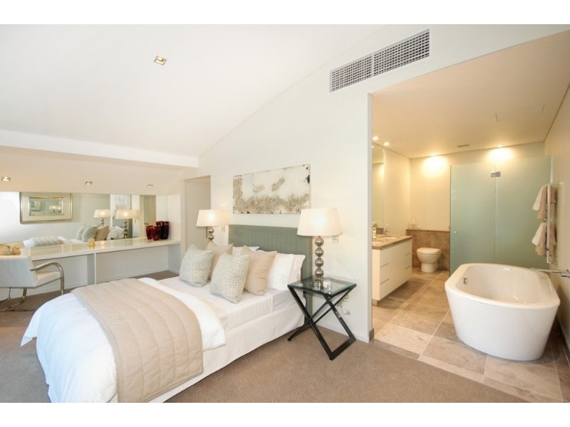 contemporary style bedroom