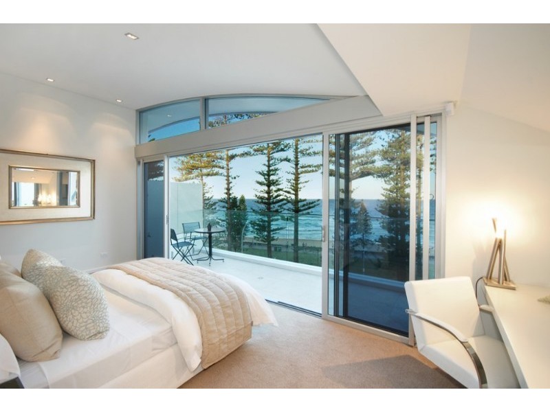 contemporary style bedroom