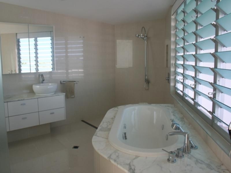 classic style bathroom