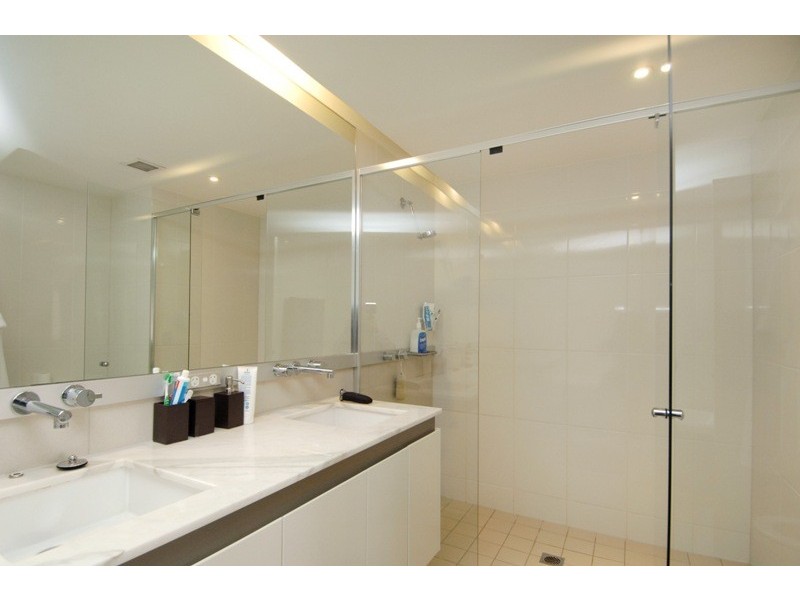 contemporary style bathroom