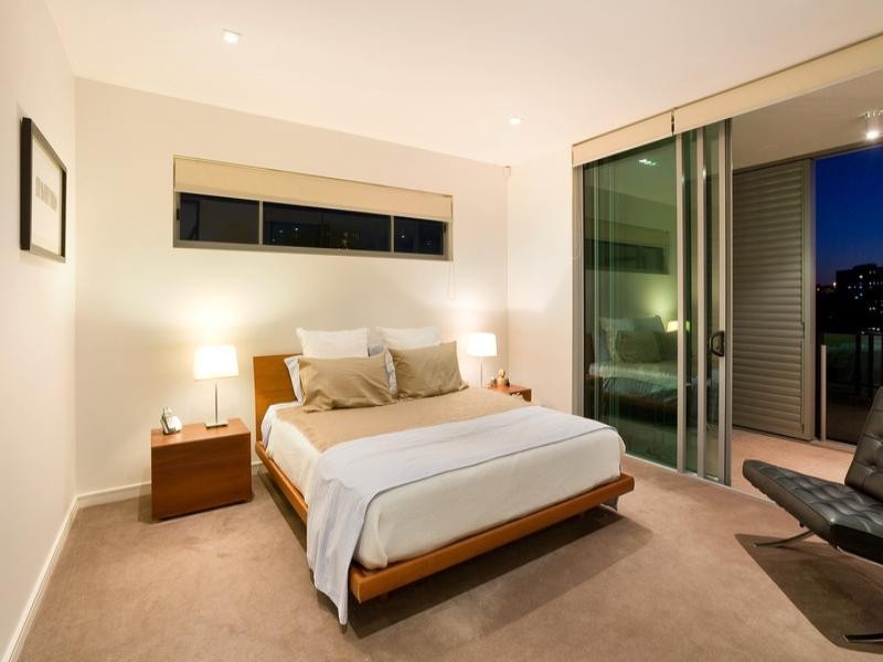 contemporary style bedroom