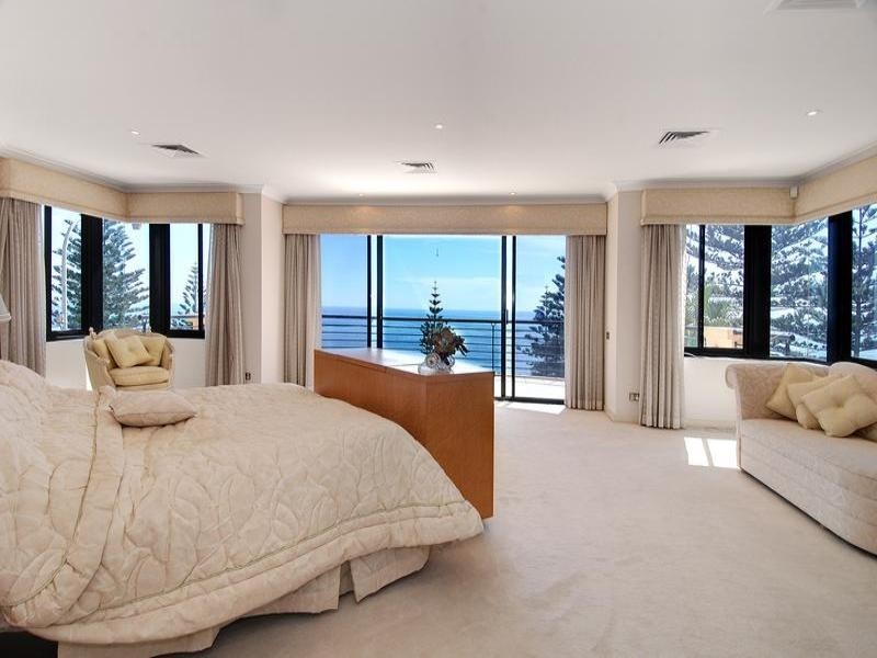 contemporary style bedroom