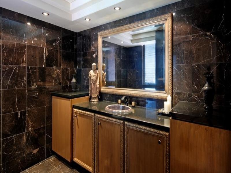 classic style bathroom